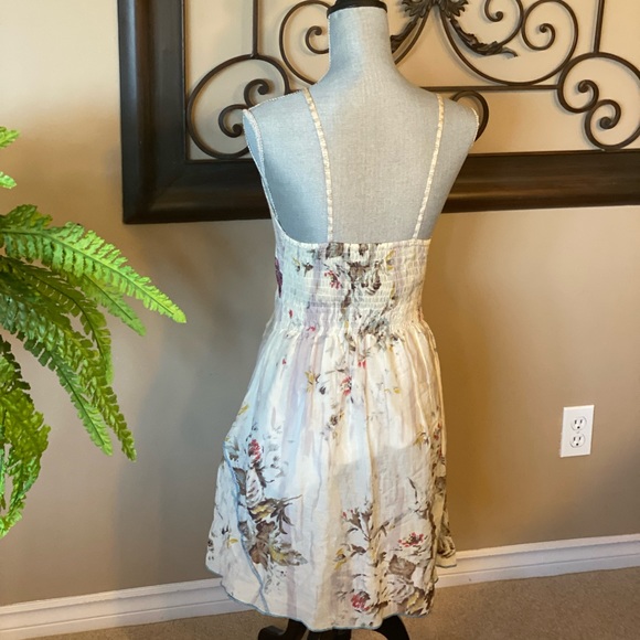 Perfect designer dress for those warm summer breezy days.  Made in Italy - Picture 6 of 7